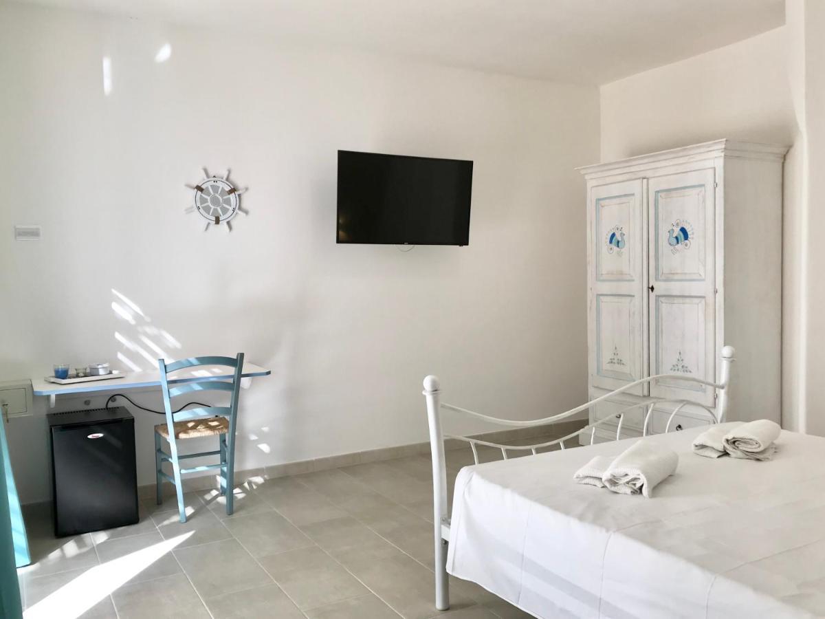 Angolo Mare Apartments & Rooms ปอร์โตปีโน ภายนอก รูปภาพ