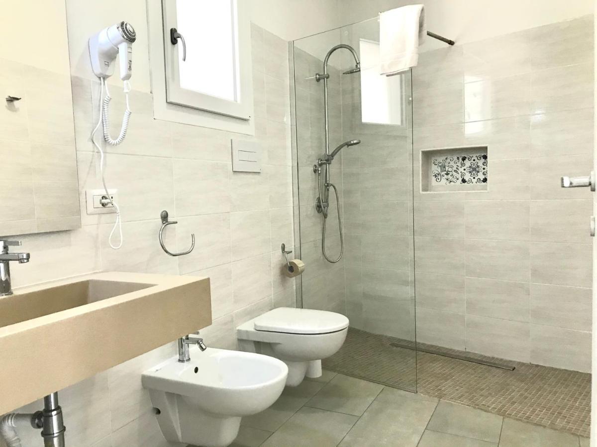 Angolo Mare Apartments & Rooms ปอร์โตปีโน ภายนอก รูปภาพ