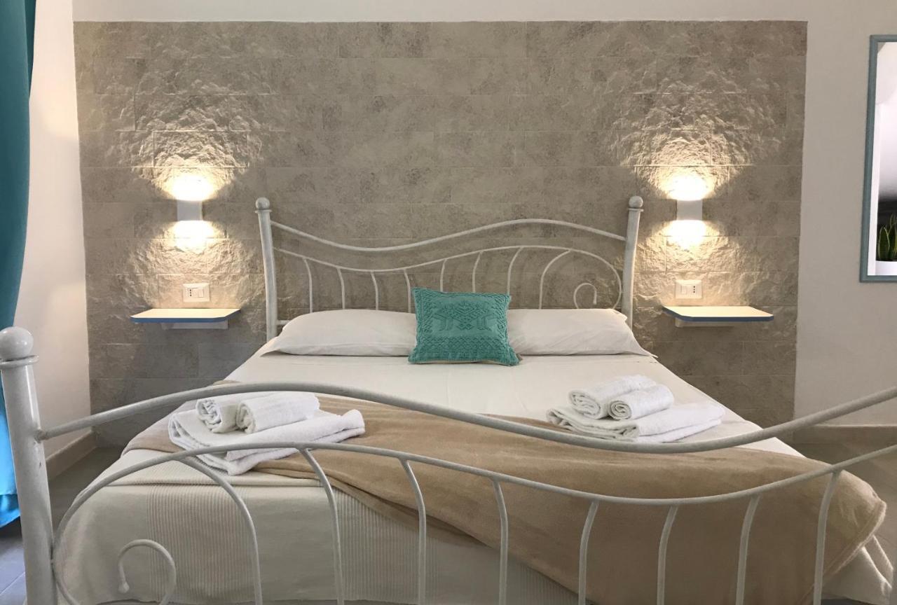 Angolo Mare Apartments & Rooms ปอร์โตปีโน ภายนอก รูปภาพ