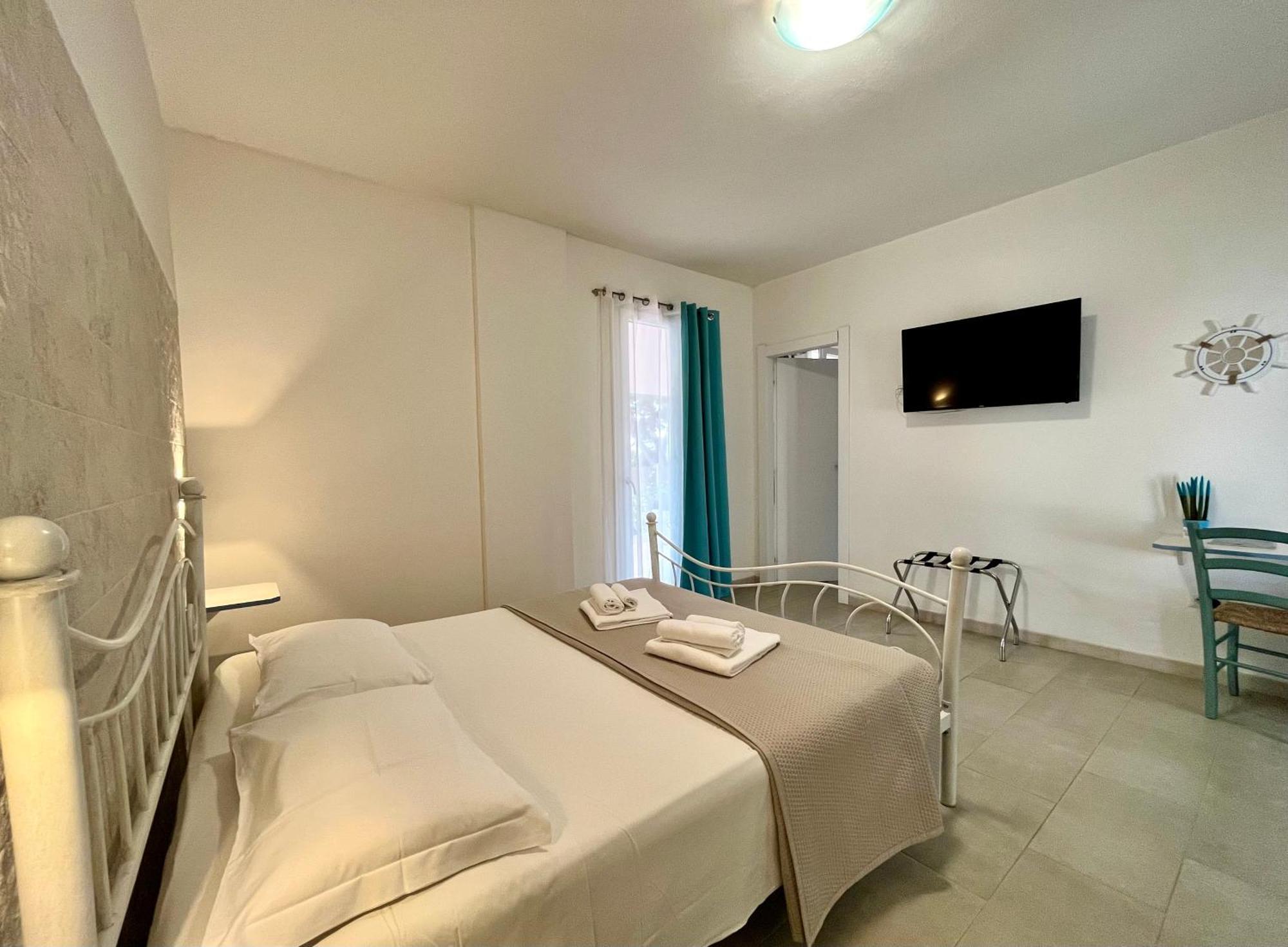 Angolo Mare Apartments & Rooms ปอร์โตปีโน ภายนอก รูปภาพ