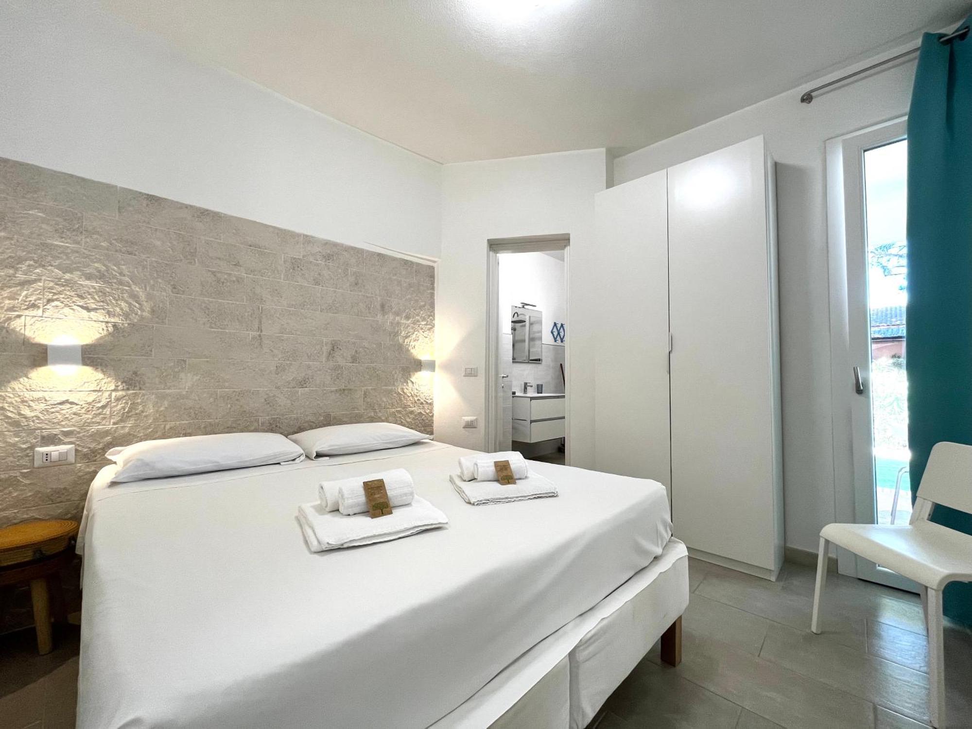 Angolo Mare Apartments & Rooms ปอร์โตปีโน ภายนอก รูปภาพ