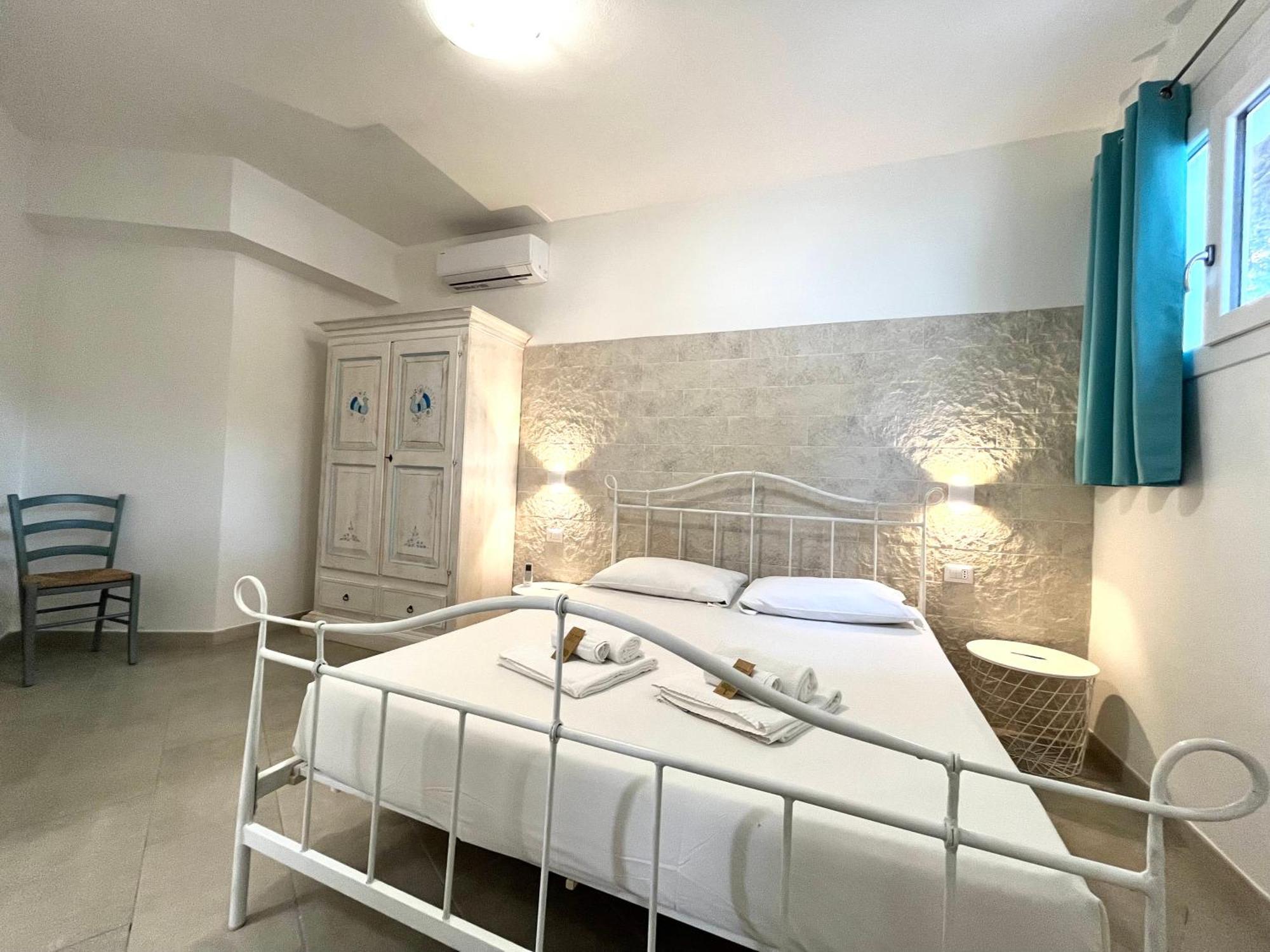 Angolo Mare Apartments & Rooms ปอร์โตปีโน ภายนอก รูปภาพ