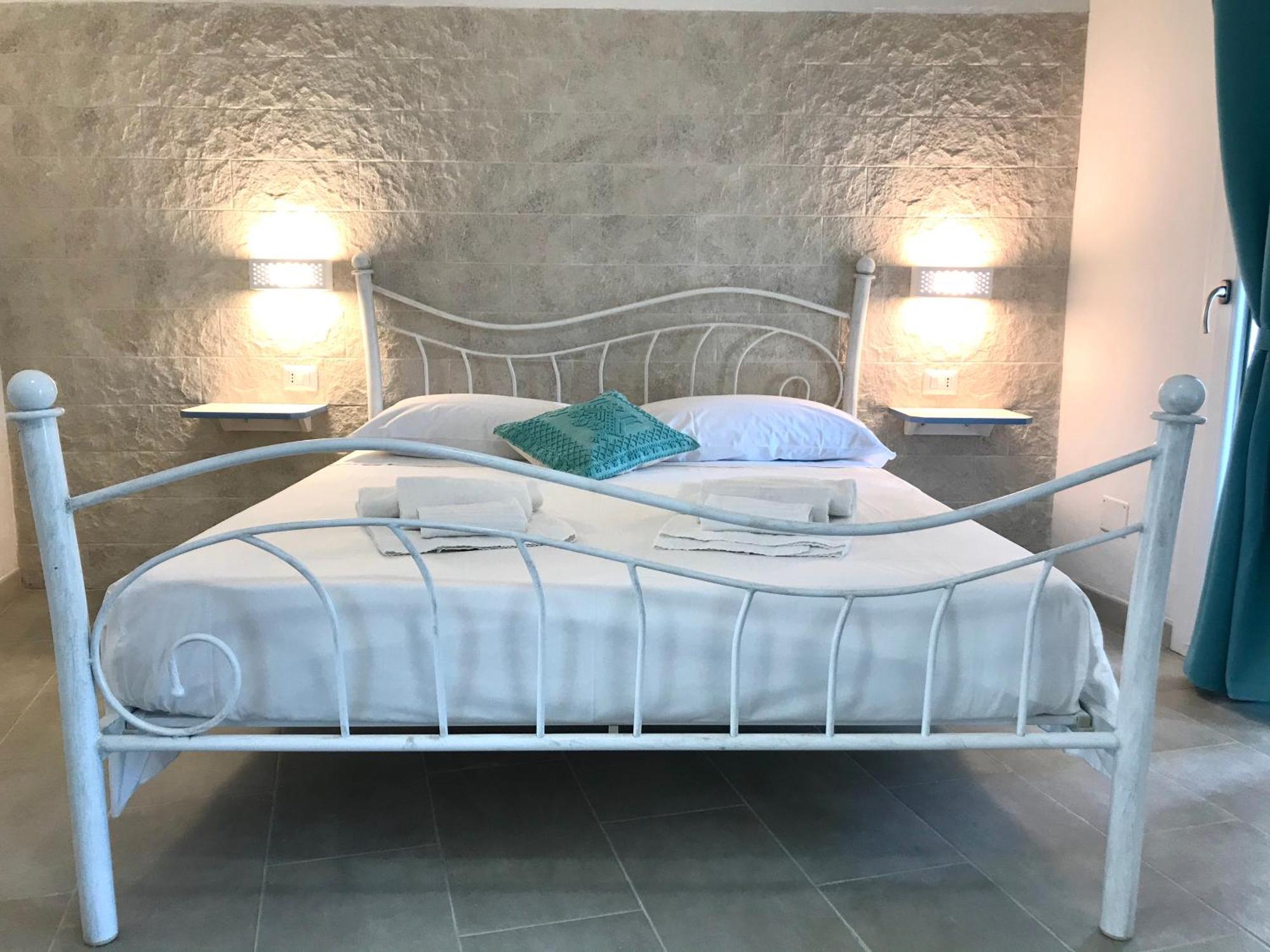 Angolo Mare Apartments & Rooms ปอร์โตปีโน ภายนอก รูปภาพ